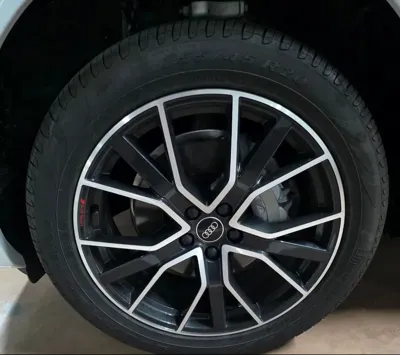 Audi Q5 2023, 12290 км, за 32755.68 USD