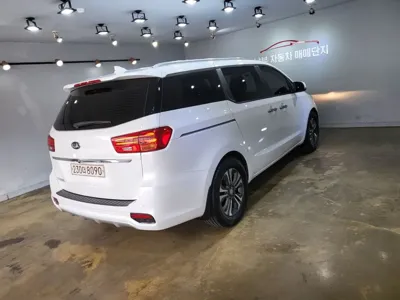 Kia Canival 2019, 70000 км, за 8060.84 USD