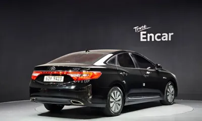 Hyundai Grandeur 2015, 165130 км, за 4466.63 USD