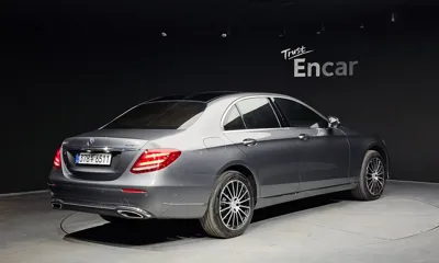 Mercedes-Benz E-Class 2019, 77663 км, за 17657.87 USD