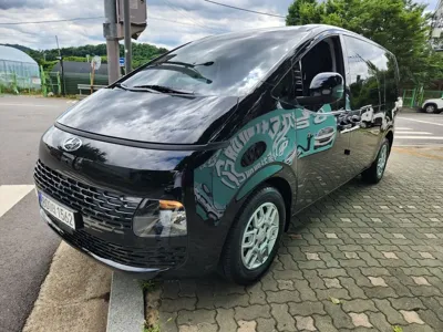 Hyundai Staria · 2023 год