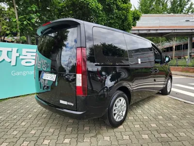 Hyundai Staria 2023, 99860 км, за 14375.74 USD