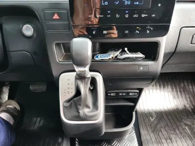 Hyundai Staria 2023, 99860 км, за 14375.74 USD - фото 15