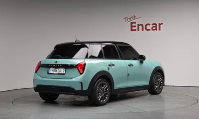MINI Cooper 2025, 2267 км, за 22778 USD