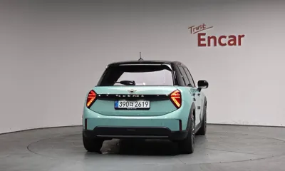 MINI Cooper 2025, 2267 км, за 22778 USD