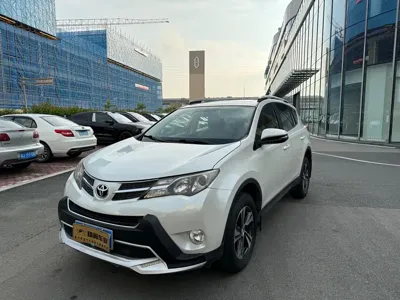 Toyota RAV4 · 2015 год