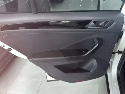 Volkswagen T-Roc 2021, 61500 км, за 10299.98 USD