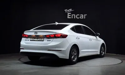 Hyundai Avante 2016, 99906 км, за 4680.49 USD