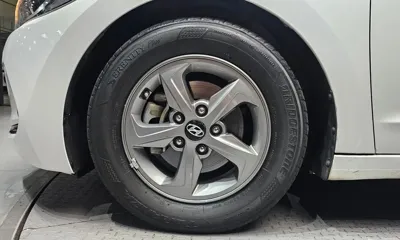Hyundai Avante 2016, 99906 км, за 4680.49 USD