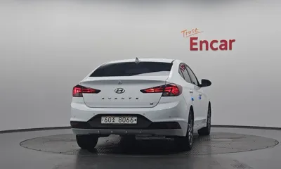 Hyundai Avante 2019, 76607 км, за 8190.86 USD