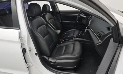 Hyundai Avante 2019, 76607 км, за 8190.86 USD - фото 11