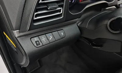 Hyundai Avante 2019, 76607 км, за 8190.86 USD - фото 17