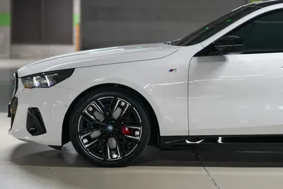 BMW i5 2025, 11000 км, за 69711.84 USD