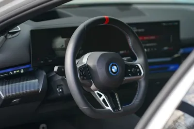 BMW i5 2025, 11000 км, за 69711.84 USD - фото 6