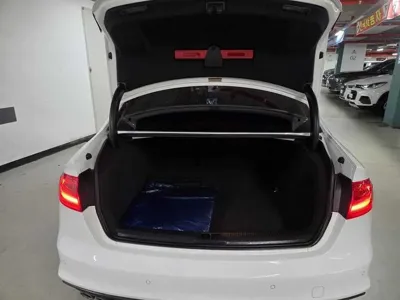 Audi A4 2015, 110903 км, за 4940.52 USD