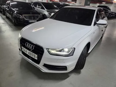 Audi A4 2015, 110903 км, за 4940.52 USD