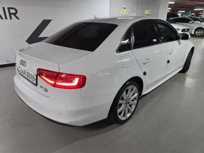 Audi A4 2015, 110903 км, за 4940.52 USD