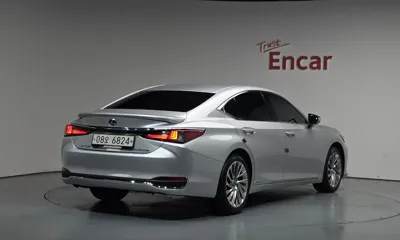 Lexus ES 2019, 53972 км, за 20874.36 USD