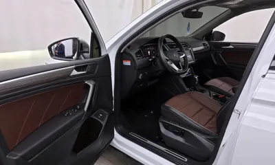 Volkswagen Tiguan 2023, 44123 км, за 21152.84 USD - фото 10