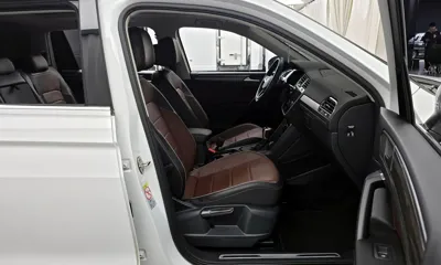 Volkswagen Tiguan 2023, 44123 км, за 21152.84 USD - фото 11