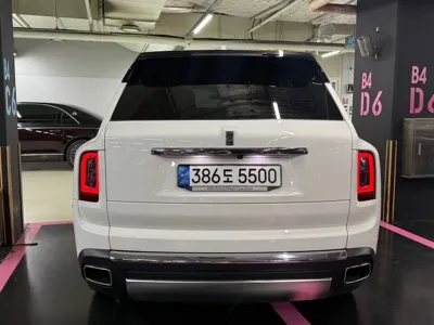 Rolls-Royce Cullinan 2022, 15000 км, за 302609.81 USD