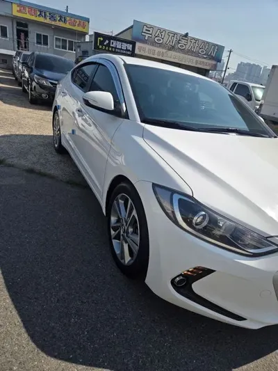 Hyundai Avante 2017, 94636 км, за 6236.05 USD