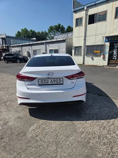 Hyundai Avante 2017, 94636 км, за 6236.05 USD