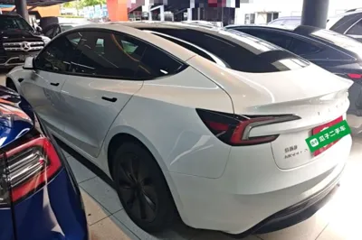 Tesla Model 3 2023, 33000 км, за 29863 USD