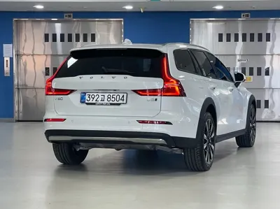 Volvo V60 2026, 2638 км, за 33876.24 USD