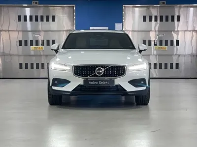 Volvo V60 2026, 2638 км, за 33876.24 USD
