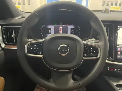 Volvo V60 2026, 2638 км, за 33860.77 USD - фото 12