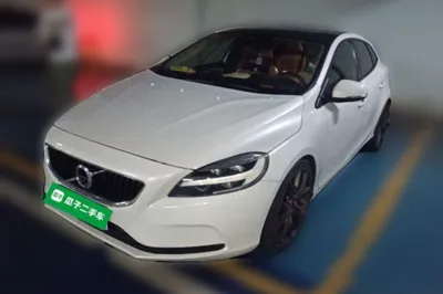 Volvo V40 · 2017 год