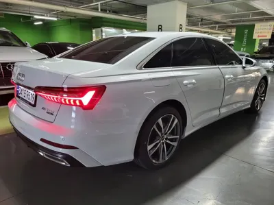 Audi A6 2023, 42000 км, за 16697.08 USD