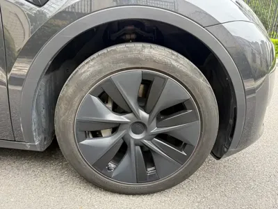 Tesla Model Y 2025, 38000 км, за 27965.61 USD - фото 17