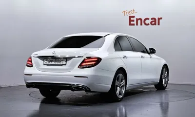 Mercedes-Benz E-Class 2018, 86746 км, за 13641.98 USD