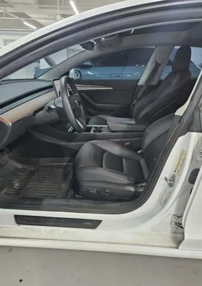 Tesla Model 3 2022, 102543 км, за 4883.81 USD