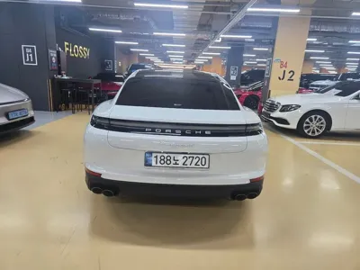 Porsche Panamera 2025, 6390 км, за 135880.27 USD
