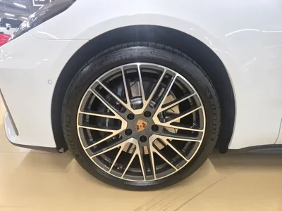 Porsche Panamera 2025, 6390 км, за 135880.27 USD