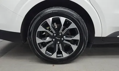 Kia Canival 2023, 98964 км, за 15954.41 USD
