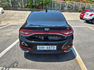 Hyundai Grandeur 2018, 129745 км, за 9967.43 USD