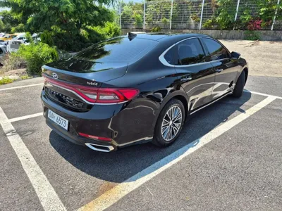 Hyundai Grandeur 2018, 129745 км, за 9967.43 USD