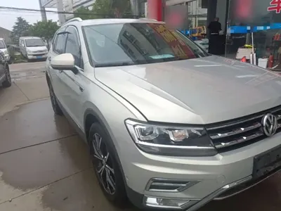 Volkswagen Tiguan L 2020, 56700 км, за 12153.97 USD