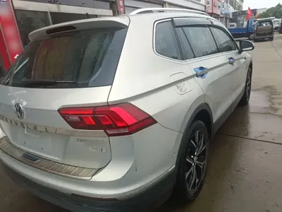 Volkswagen Tiguan L 2020, 56700 км, за 12153.97 USD - фото 7