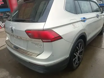 Volkswagen Tiguan L 2020, 56700 км, за 12153.97 USD - фото 8