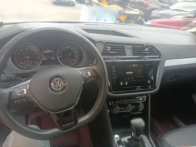 Volkswagen Tiguan L 2020, 56700 км, за 12153.97 USD - фото 10