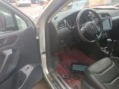 Volkswagen Tiguan L 2020, 56700 км, за 12153.97 USD - фото 16