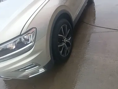 Volkswagen Tiguan L 2020, 56700 км, за 12153.97 USD - фото 23