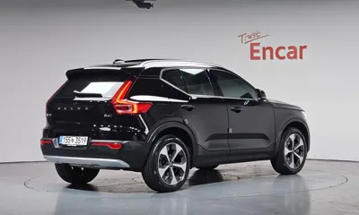 Volvo XC40 2025, 35661 км, за 25928.84 USD