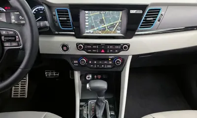 Kia Niro 2017, 125473 км, за 8210.72 USD - фото 16