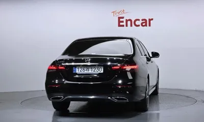 Mercedes-Benz E-Class 2023, 39021 км, за 28817.12 USD